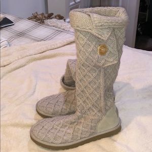 Knitted ugg boots size 9!